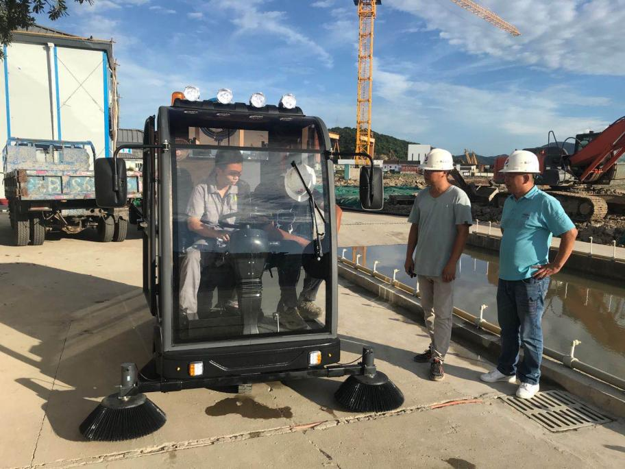 塔城龙泉市清扫车