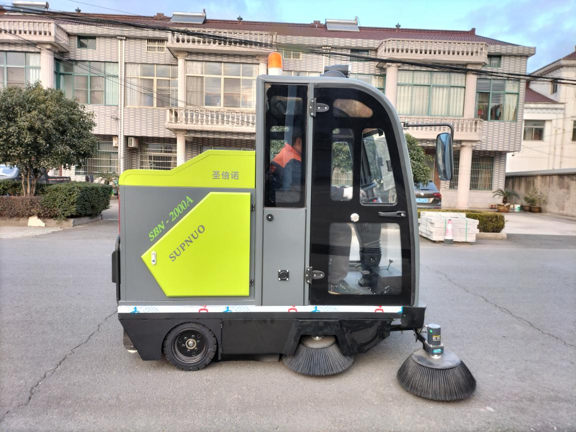 塔城龙马清扫车